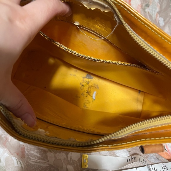 Louis Vuitton - Picture 8 of 12